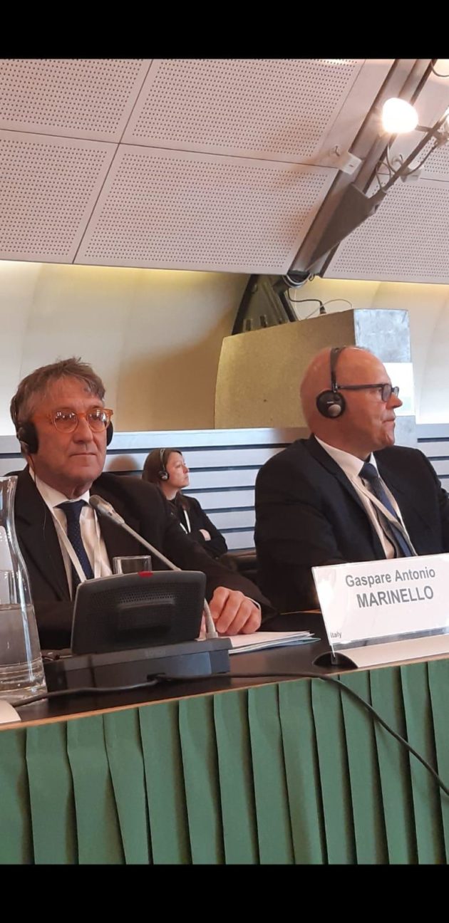 4349E6BB-5F4A-43C2-B403-03E8BCD5F498