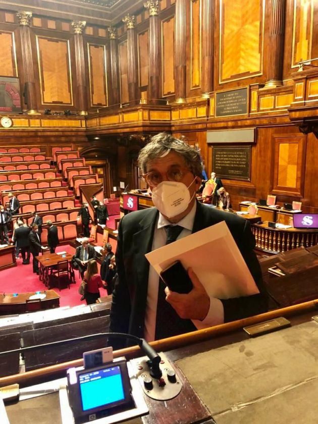 Foto in Aula con mascherina 04.21