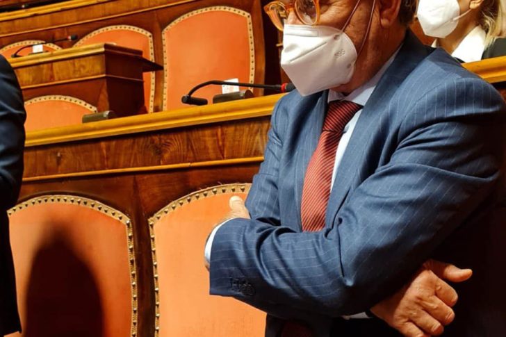 Rino in Aula con mascherina